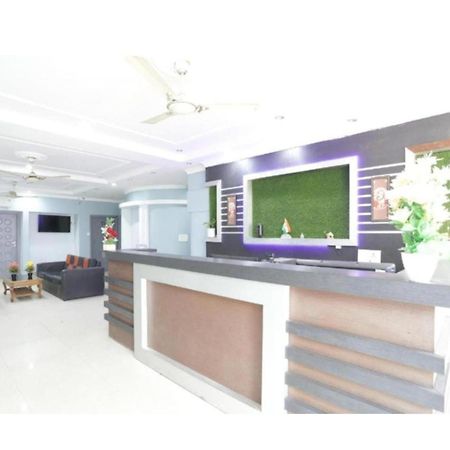 Day S Inn Luxury Stay Near Care Hospital In Budget Friendly Price Best Seller บูบันเนสชวาร์ ภายนอก รูปภาพ