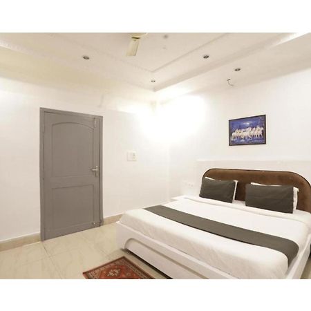 Day S Inn Luxury Stay Near Care Hospital In Budget Friendly Price Best Seller บูบันเนสชวาร์ ภายนอก รูปภาพ