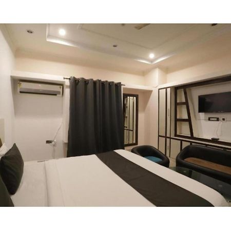 Day S Inn Luxury Stay Near Care Hospital In Budget Friendly Price Best Seller บูบันเนสชวาร์ ภายนอก รูปภาพ