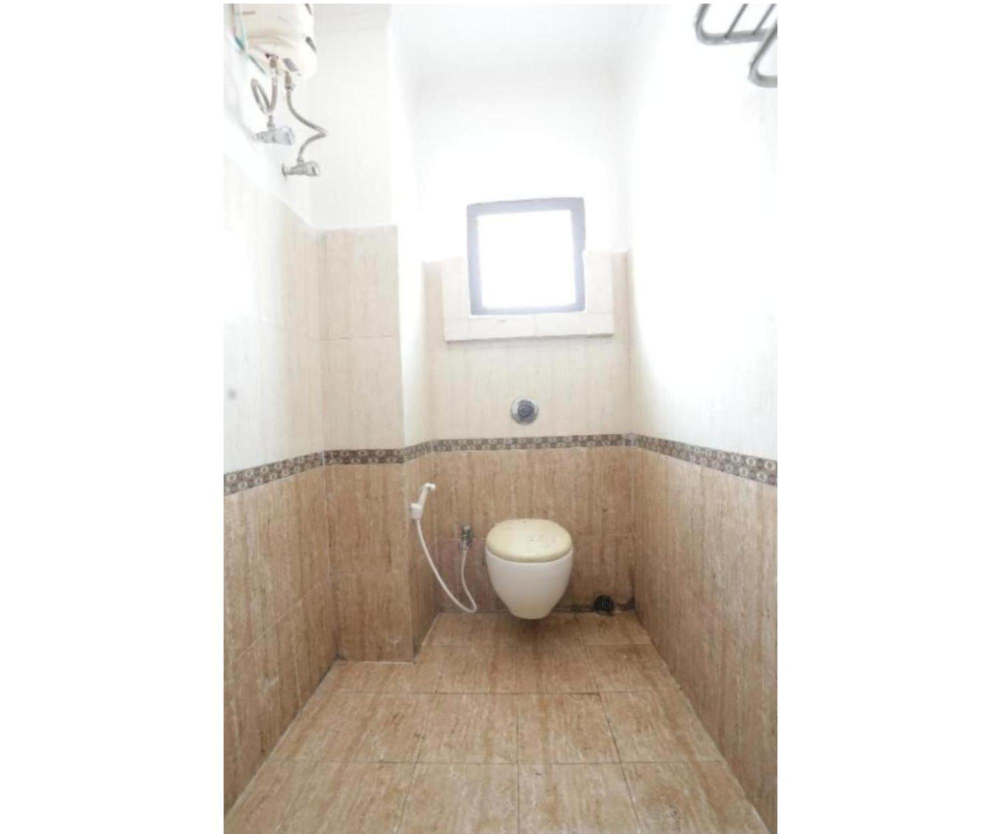 Day S Inn Luxury Stay Near Care Hospital In Budget Friendly Price Best Seller บูบันเนสชวาร์ ภายนอก รูปภาพ