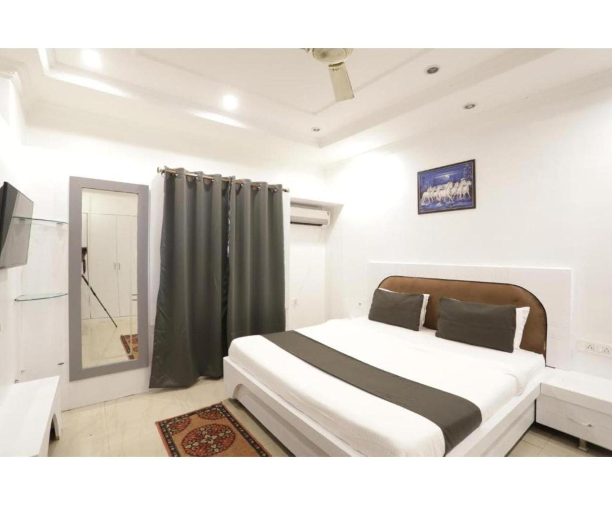 Day S Inn Luxury Stay Near Care Hospital In Budget Friendly Price Best Seller บูบันเนสชวาร์ ภายนอก รูปภาพ