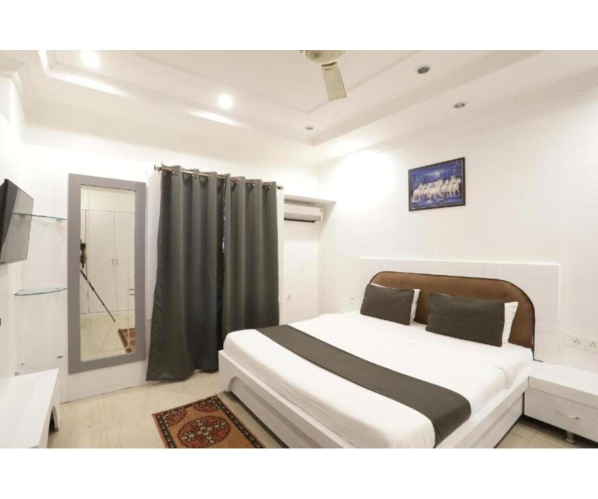 Day S Inn Luxury Stay Near Care Hospital In Budget Friendly Price Best Seller บูบันเนสชวาร์ ภายนอก รูปภาพ