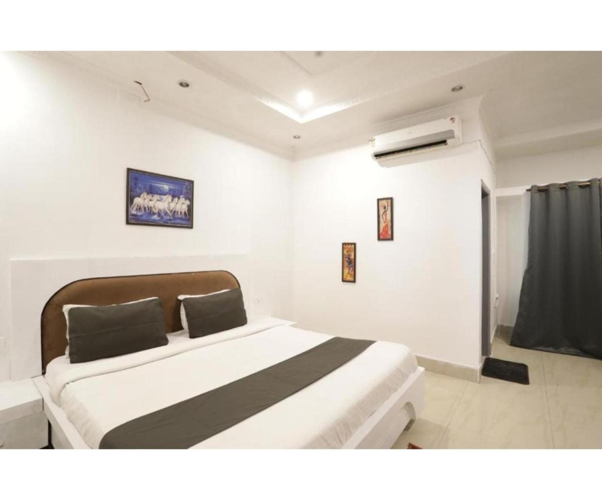 Day S Inn Luxury Stay Near Care Hospital In Budget Friendly Price Best Seller บูบันเนสชวาร์ ภายนอก รูปภาพ
